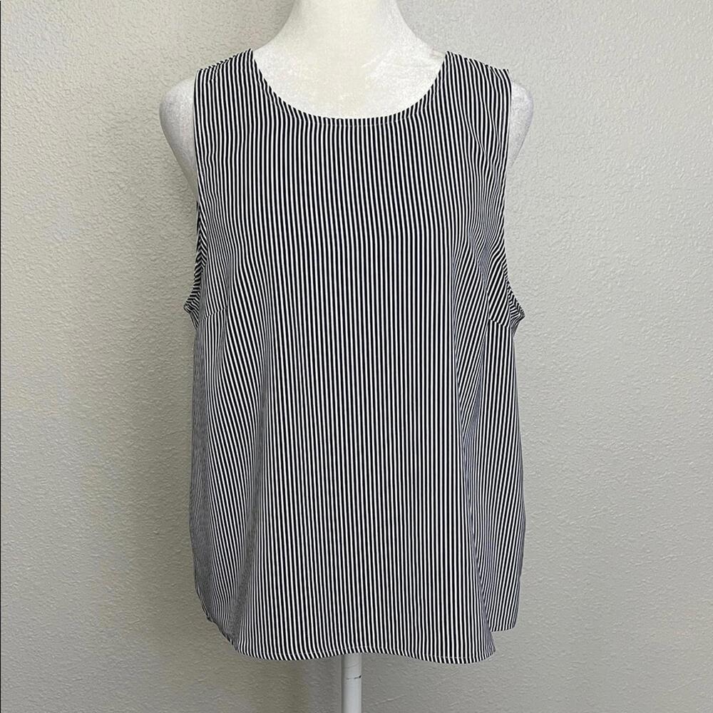 JCrew Factory Navy Pinstripe Sleeveless Blouse Size Medium